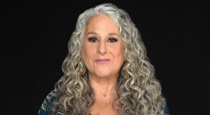 Head shot of Marta Kauffman